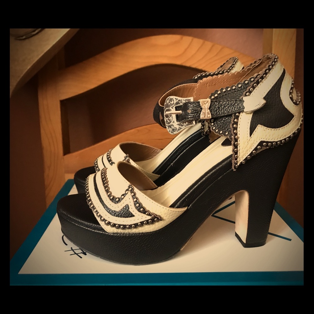 YK Branded Cowboy’s Sweetheart High Heels Size 9